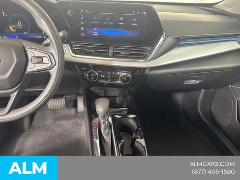 Used 2025 Chevrolet Trax LT FWD image 31
