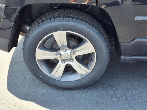 Used 2017 Jeep Patriot High Altitude FWD image 21