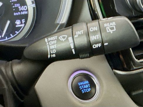 Used 2021 Toyota Highlander XLE image 13