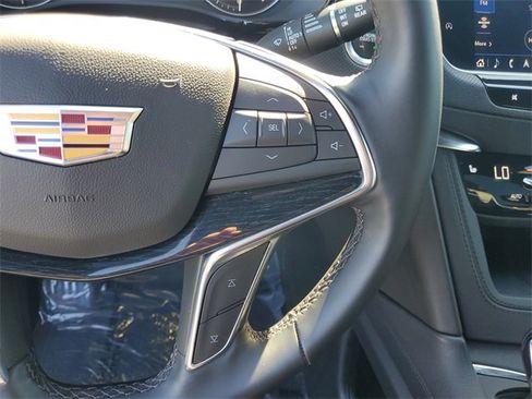 Used 2025 Cadillac XT5 Premium Luxury image 18