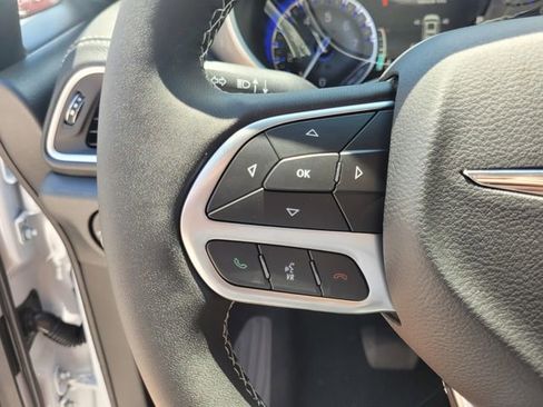 New 2025 Chrysler Pacifica Select image 26