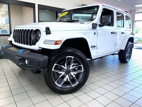 Used 2024 Jeep Wrangler Unlimited w/ Convenience Group AWD/4WD image 8