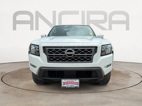 Used 2023 Nissan Frontier SV w/ SV Convenience Package RWD image 4