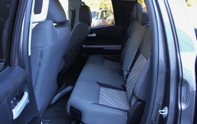 Used 2018 Toyota Tundra SR5 AWD/4WD image 32