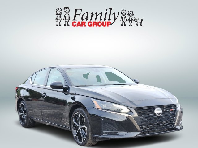 Used 2025 Nissan Altima 2.5 SR FWD image 2