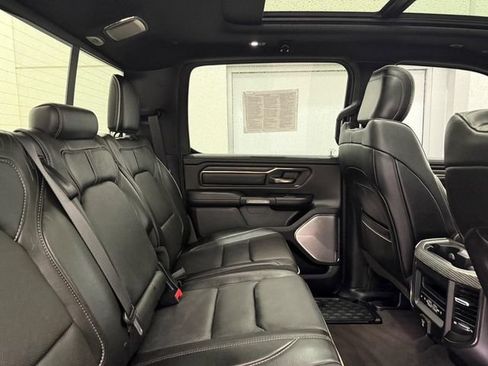 Used 2020 RAM 1500 Limited w/ Black Appearance Package AWD/4WD image 8