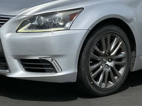 Used 2015 Lexus LS 460 w/ Comfort Package RWD image 8