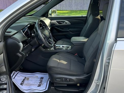 Used 2022 Chevrolet Traverse LT image 24