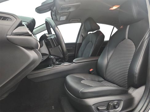 Used 2023 Toyota Camry SE image 11