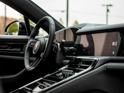 Certified 2026 Porsche Panamera RWD image 44