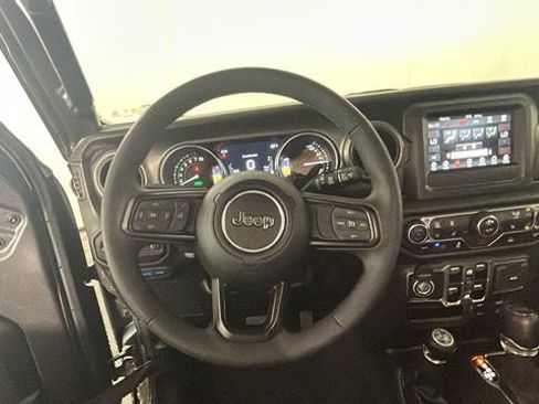 Used 2023 Jeep Wrangler Unlimited w/ Cold Weather Group AWD/4WD image 14