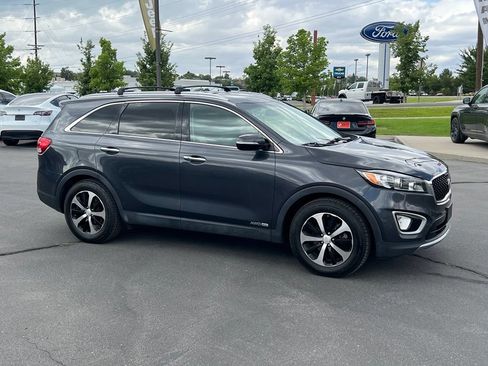Used 2017 Kia Sorento EX w/ EX V6 Premium Package AWD/4WD image 6