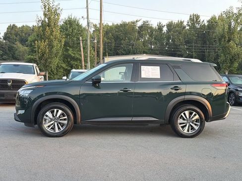 Used 2025 Nissan Pathfinder SL FWD image 6