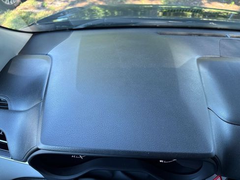 Used 2025 Toyota Sienna XLE FWD image 33