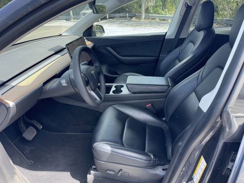 Used 2021 Tesla Model Y Long Range image 8