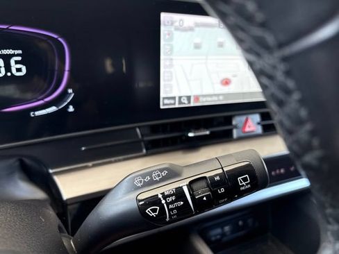 Certified 2025 Kia Sportage EX AWD/4WD image 22