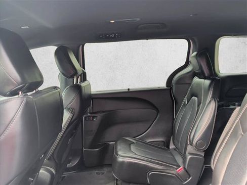 Used 2025 Chrysler Pacifica Select FWD image 19