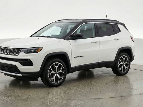 Used 2025 Jeep Compass Limited AWD/4WD image 3