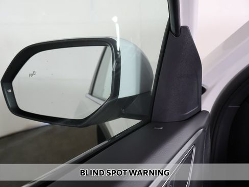 Used 2025 Volkswagen Atlas Cross Sport SE FWD image 4