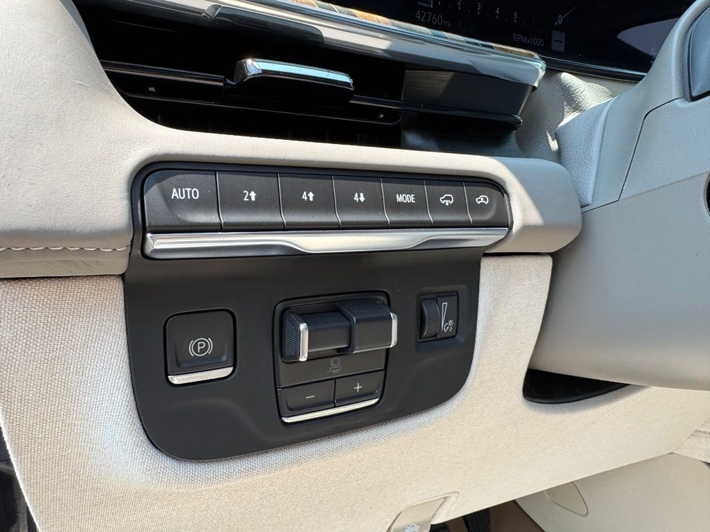 Certified 2023 Cadillac Escalade Premium Luxury Platinum w/ Heavy-Duty Trailer Package AWD/4WD image 14