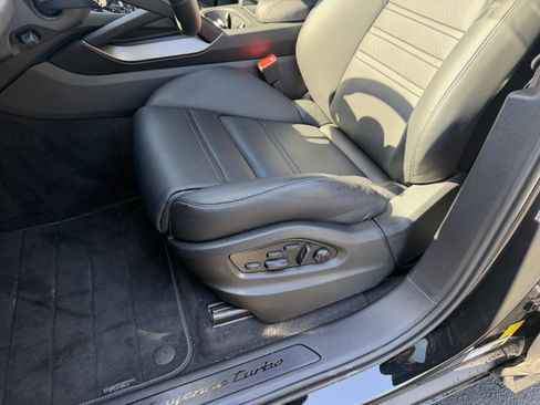 Used 2025 Porsche Cayenne Turbo image 17