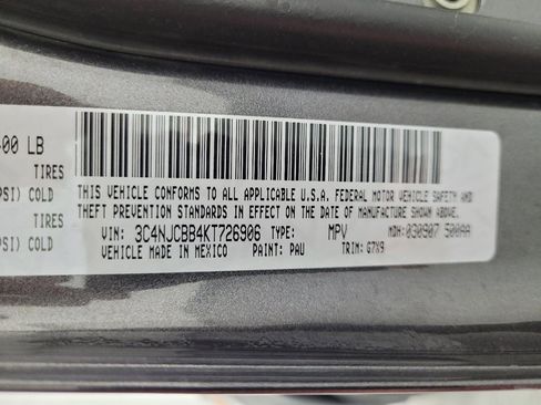 Used 2019 Jeep Compass Latitude FWD image 33