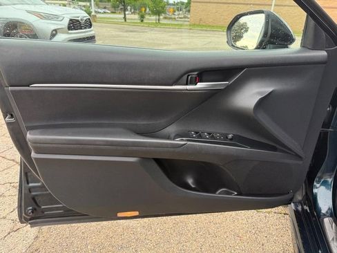 Used 2018 Toyota Camry SE FWD image 19