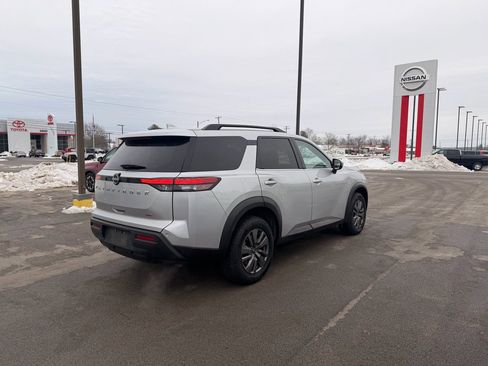 Certified 2025 Nissan Pathfinder SV image 4