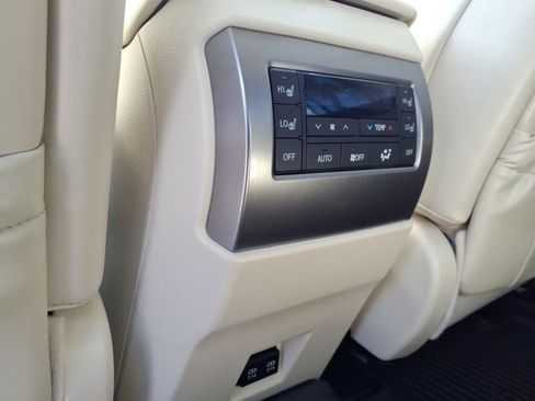 Used 2023 Lexus GX 460 Luxury w/ Accessory Package AWD/4WD image 13