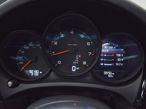 Used 2021 Porsche Macan image 22