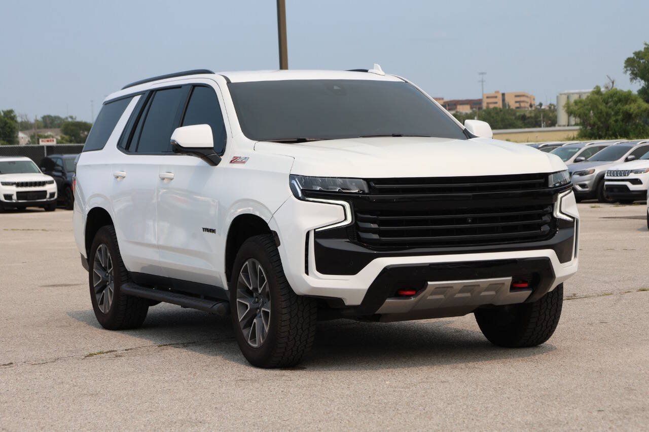 Used 2022 Chevrolet Tahoe Z71 w/ Luxury Package AWD/4WD image 4