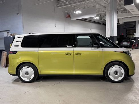 New 2025 Volkswagen ID. Buzz 1st Edition image 8