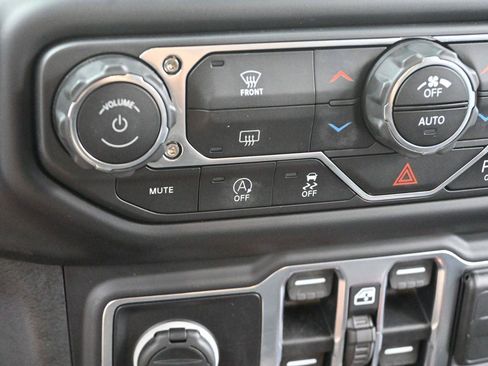 Used 2020 Jeep Gladiator Rubicon AWD/4WD image 22