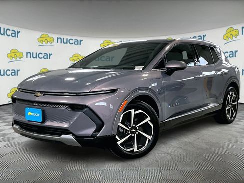 Used 2025 Chevrolet Equinox EV LT w/ Convenience Package image 3