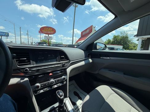 Used 2020 Hyundai Elantra SEL FWD image 22