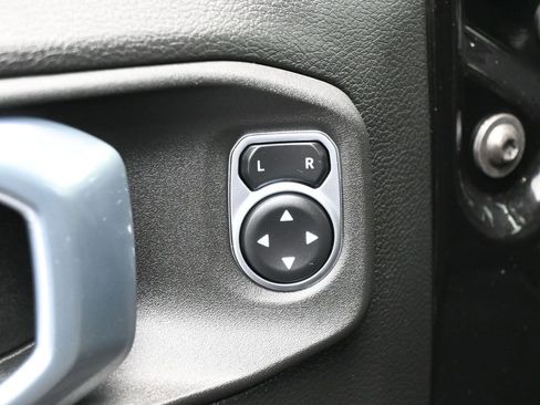 Used 2021 Jeep Gladiator Sport image 12