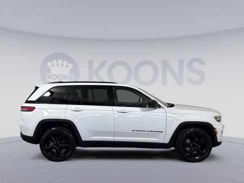 Used 2023 Jeep Grand Cherokee Altitude image 8