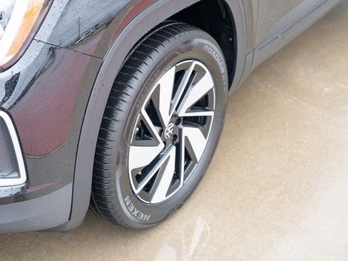 New 2026 Volkswagen Atlas SE image 9