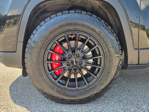 Used 2019 Jeep Cherokee Latitude w/ Popular Appearance Group FWD image 26