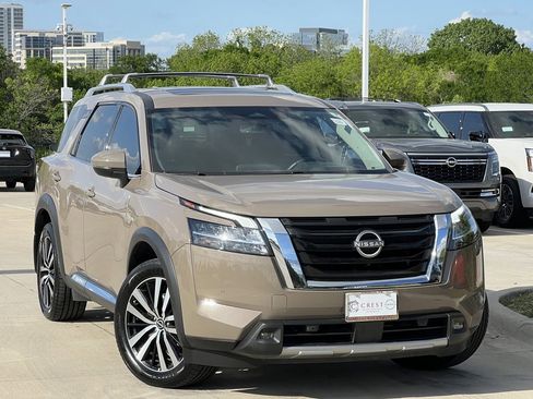 Certified 2023 Nissan Pathfinder Platinum w/ Cargo Package AWD/4WD image 2