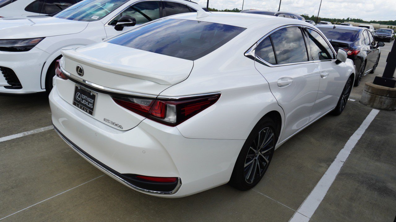 Certified 2025 Lexus ES 300h w/ Premium Package FWD image 4
