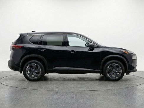 Used 2025 Nissan Rogue SV image 11