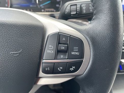 Used 2022 Ford Explorer Limited w/ Equipment Group 301A AWD/4WD image 19