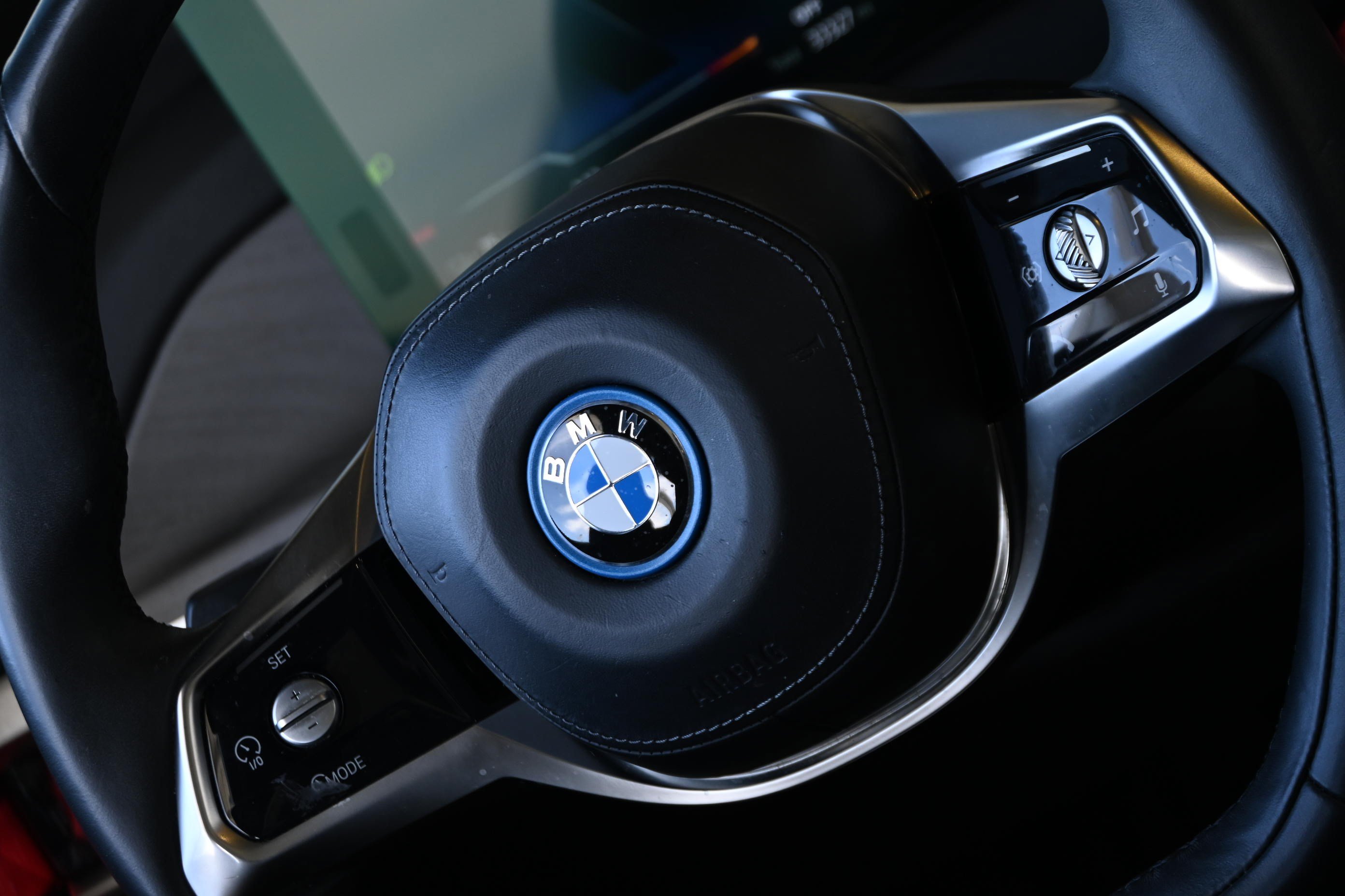 Certified 2024 BMW i7 xDrive60 AWD/4WD image 23