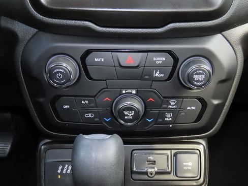 Used 2022 Jeep Renegade Latitude image 22