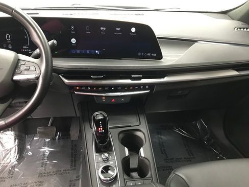 Used 2025 Cadillac XT4 Premium Luxury image 17