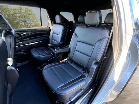 Used 2025 Chevrolet Traverse LT FWD image 22