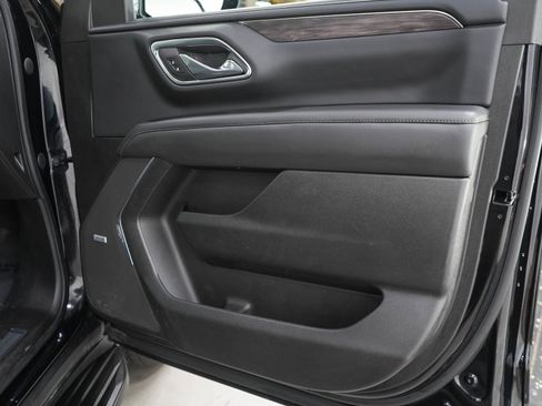 Used 2023 Chevrolet Suburban LT w/ Luxury Package AWD/4WD image 9