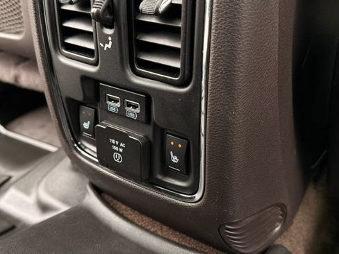 Used 2019 Jeep Grand Cherokee Overland AWD/4WD image 17