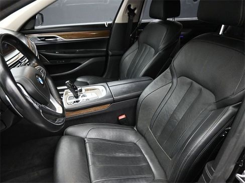 Used 2019 BMW 740i w/ Executive Package image 13